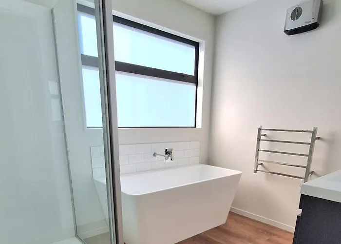 The Sun Catcher Three Bedroom Perfect For Families Holiday home Wanaka